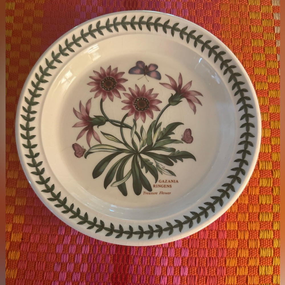 Portmeirion botanic garden salad plate. Slight crazing but EUC- 8 1/2 inches